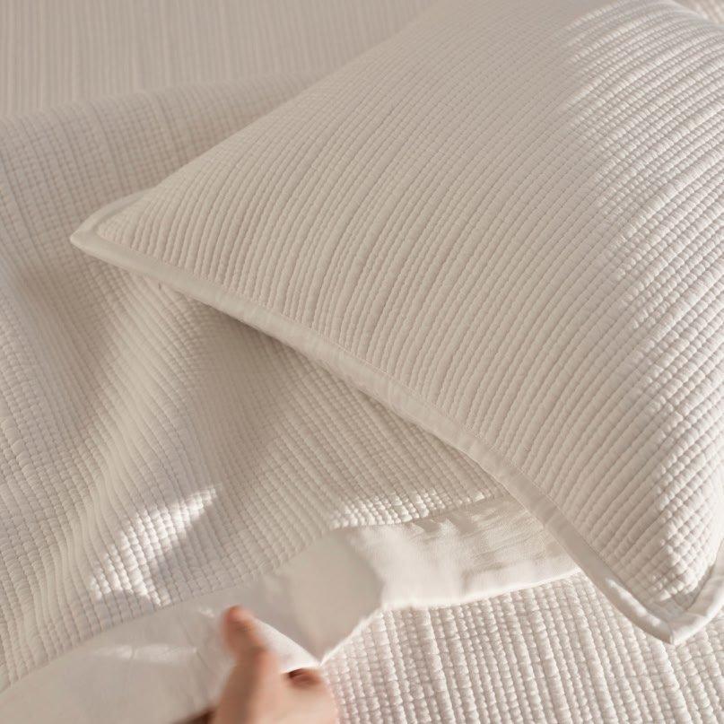 bedspreads and quilts
